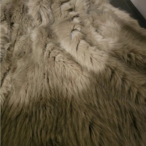 Donna Salyers Fabulous Furs XS Apres Ski Silver Fox Faux Fur Vest - Picture 3 of 7